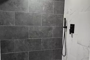 8548 S Essex Ave, Chicago, IL 60617 - Photo 14