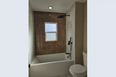 8548 S Essex Avenue, Chicago, IL 60617 - Photo 12