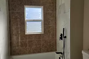 8548 S Essex Ave, Chicago, IL 60617 - Photo 12