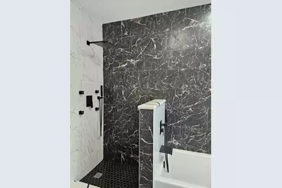 8548 S Essex Avenue, Chicago, IL 60617 - Photo 16