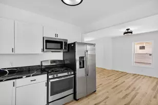 1111 Loomis St, Rockford, IL 61102 - Photo 12