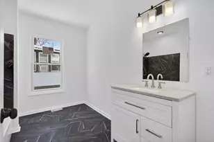 1111 Loomis St, Rockford, IL 61102 - Photo 20