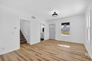 1111 Loomis St, Rockford, IL 61102 - Photo 6