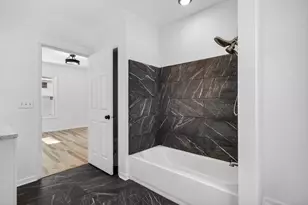 1111 Loomis St, Rockford, IL 61102 - Photo 18