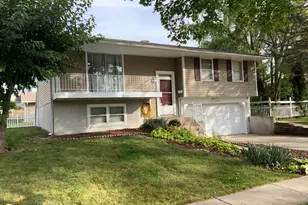 665 Thornwood Dr, Buffalo Grove, IL 60089 - Photo 2