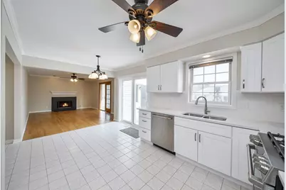 389 Colonial Circle, Geneva, IL 60134 - Photo 8