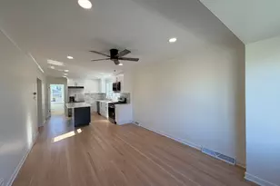 5745 S Sayre Ave, Chicago, IL 60638 - Photo 4