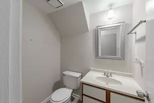 237 Acorn Dr, Streamwood, IL 60107 - Photo 10