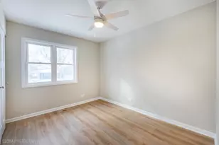 305 E Country Dr, Bartlett, IL 60103 - Photo 14