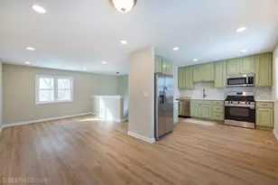 305 E Country Dr, Bartlett, IL 60103 - Photo 2