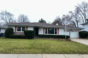 1755 Country Knolls Ln, Elgin, IL 60123 - Photo 2