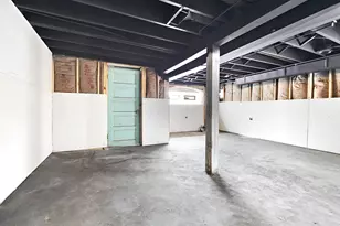 8528 S Escanaba Ave, Chicago, IL 60617 - Photo 20