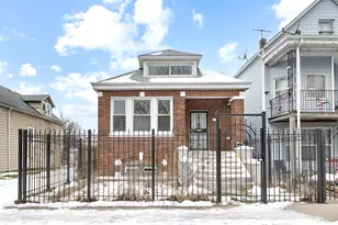 8528 S Escanaba Ave, Chicago, IL 60617 - Photo 2