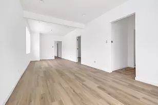 8528 S Escanaba Ave, Chicago, IL 60617 - Photo 6