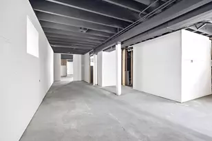 8528 S Escanaba Ave, Chicago, IL 60617 - Photo 18