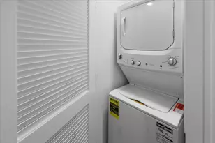 2023 N Drake Ave, Chicago, IL 60647 - Photo 16