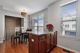 3460 Bradbury Cir, Aurora, IL 60504 - Photo 4