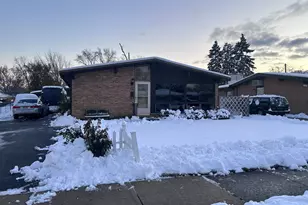 233 W Natoma Ave, Addison, IL 60101 - Photo 1