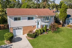 9140 Sycamore Dr, Hickory Hills, IL 60457 - Photo 2