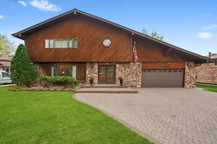 10221 S Eleanor Ave, Palos Hills, IL 60465 - Photo 2