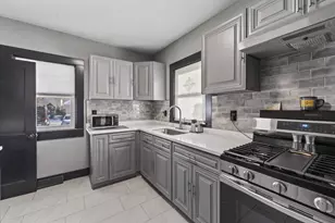 819 N Ash St, Waukegan, IL 60085 - Photo 12