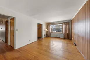 10901 S Nagle Ave, Worth, IL 60482 - Photo 4