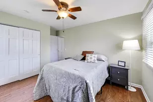 906 Hickory Ln, Naperville, IL 60540 - Photo 16