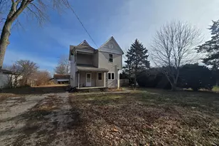 212 N Hunt St, Melvin, IL 60952 - Photo 2