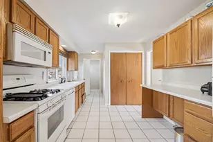 606 Edwards Ave, West Dundee, IL 60118 - Photo 4