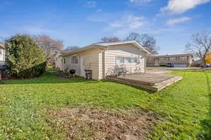 606 Edwards Ave, West Dundee, IL 60118 - Photo 10