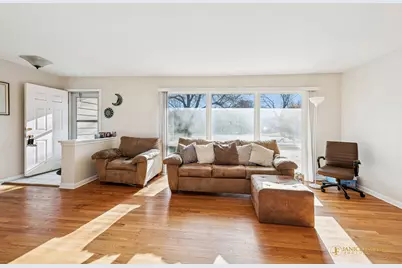 606 Edwards Avenue, West Dundee, IL 60118 - Photo 2