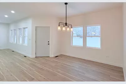 17 W Dearborn Street, Plano, IL 60545 - Photo 2