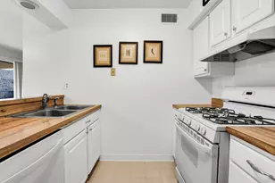 150 E Fountainview Ln, Lombard, IL 60148 - Photo 6