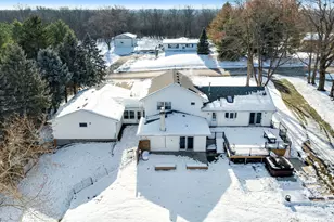 1584 W Fairview Rd, Freeport, IL 61032 - Photo 2