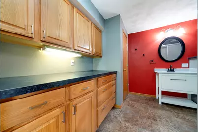 1584 W Fairview Road, Freeport, IL 61032 - Photo 32