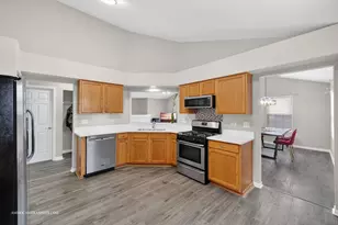 2850 Stonewater Dr, Naperville, IL 60564 - Photo 10