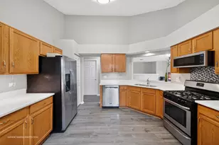 2850 Stonewater Dr, Naperville, IL 60564 - Photo 12