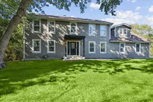 147 Deer Ln, Barrington, IL 60010 - Photo 2