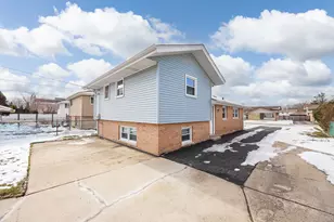 13601 Loomis Ln, Crestwood, IL 60418 - Photo 2