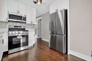 2601 W 98th Pl, Evergreen Park, IL 60805 - Photo 6