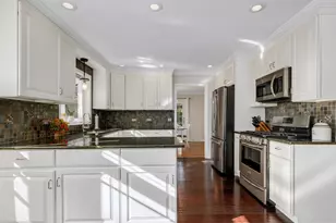 2S386 Seneca Dr, Wheaton, IL 60189 - Photo 8