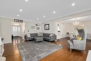 2S386 Seneca Dr, Wheaton, IL 60189 - Photo 4