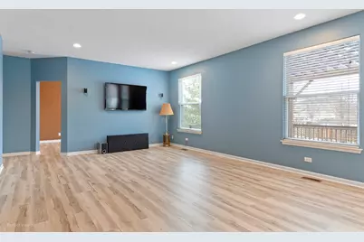 621 Mansfield Way, Oswego, IL 60543 - Photo 8