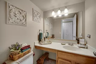 204 Wildwood Dr, North Aurora, IL 60542 - Photo 14