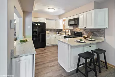 616 E 5th Avenue #201, Naperville, IL 60563 - Photo 4