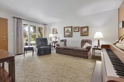 550 Ridge Avenue, Elk Grove Village, IL 60007 - Photo 2