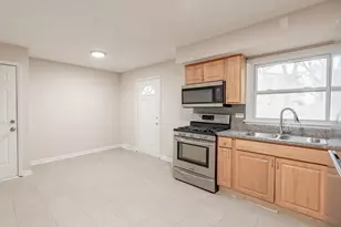 18331 Hickory St, Lansing, IL 60438 - Photo 4