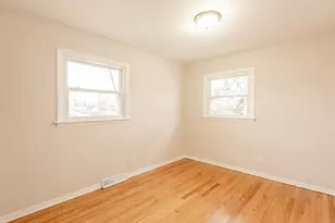 18331 Hickory St, Lansing, IL 60438 - Photo 8