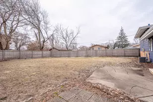 18331 Hickory St, Lansing, IL 60438 - Photo 14