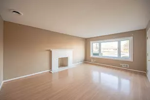 5919 W 109th Pl, Chicago Ridge, IL 60415 - Photo 2